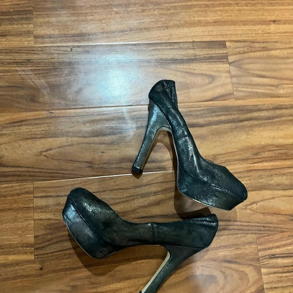 Aldo Black gunmetal metallic Platform pump heels with Sleek Design